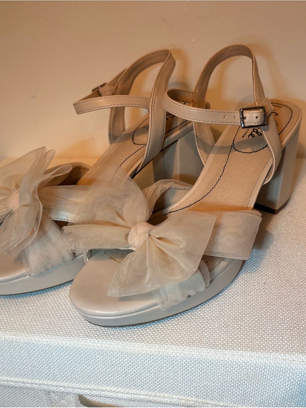 Women’s Cream Bow Block Heel Sandals